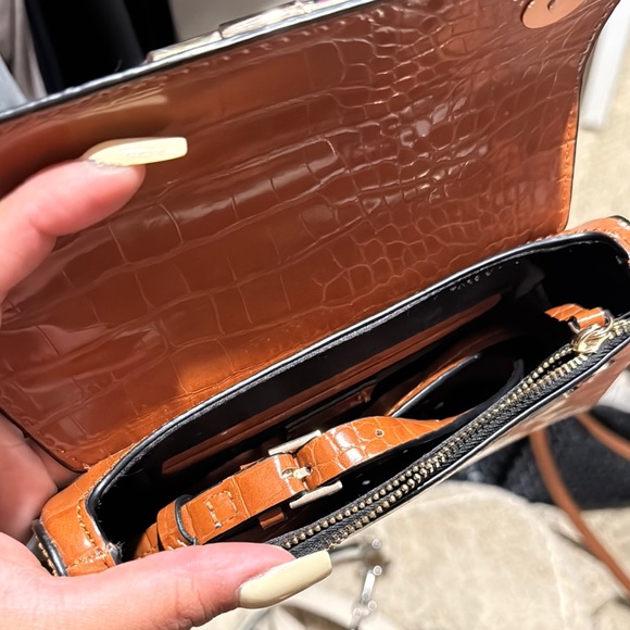 Croc-Embossed Tan Handbag - Picture 4 of 4